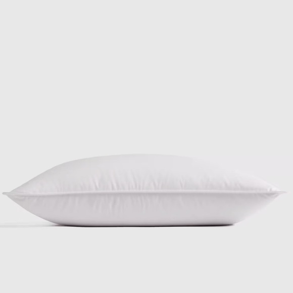 QUINCE Premium Down Alternative Pillow Soft Standard 4021 - Picture 5 of 13